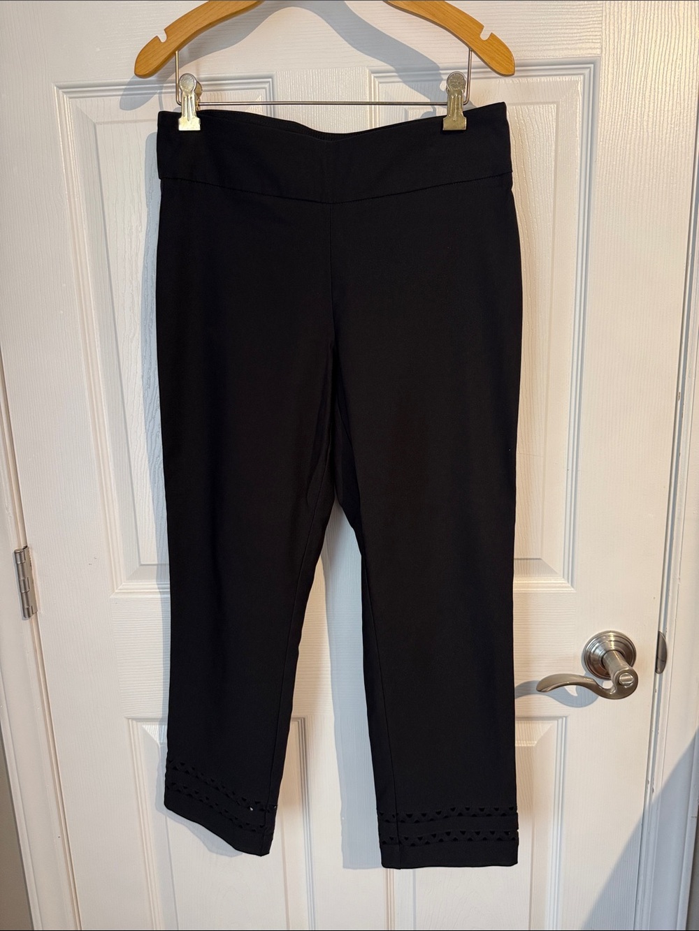 crown & ivy Black Cropped Ankle Pants w/ ankle detail